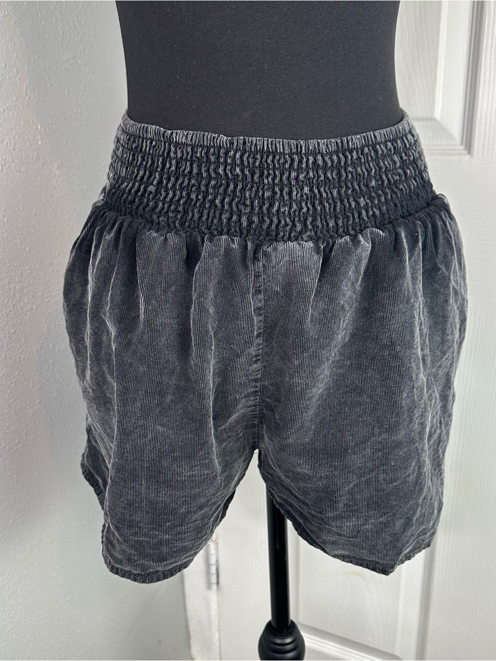 Stitch and Pine High Waisted Corduroy Shorts Elastic Waist Pockets Size Small